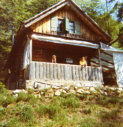 Gasselhütte rechts mit provisorischer Erweiterung