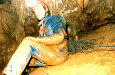 Gasselhöhle -Höhlenforschung schon mit richtigem Anzug aber noch mit Klettergurt